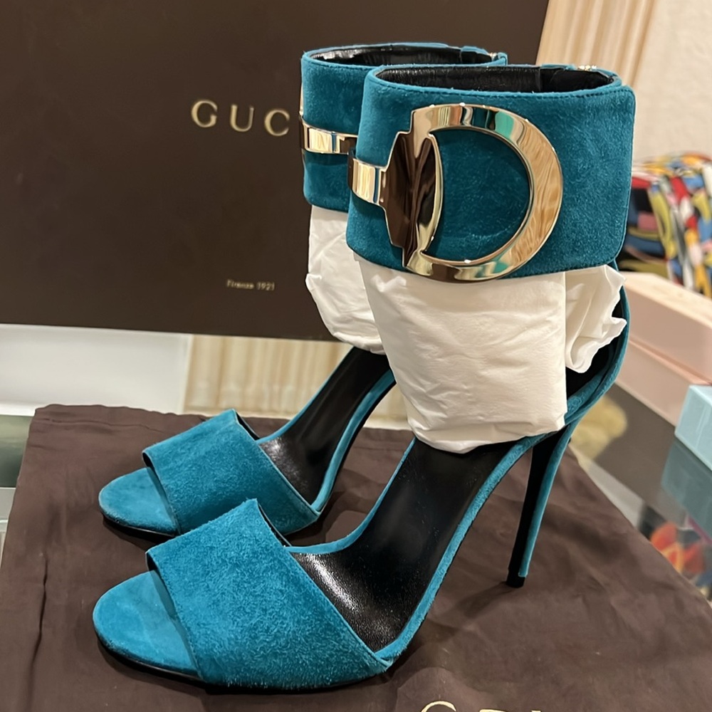 🔥🔥🔥Authentic Gucci Suede Sandals
